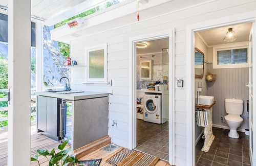 Pretty Beach Central Coast House | Venice Cottage - Pet Friendly