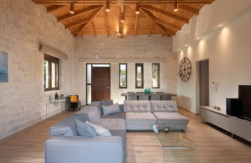 Galatas Villa | Montes Albi Villa - Living In Nature
