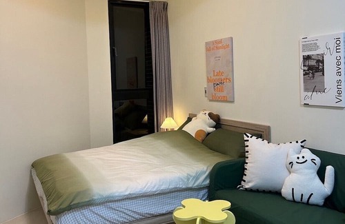 Banqiao Apartment | Newly Designed Cozy Vintage Apartment -Blue Line JiangZicui station