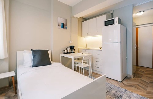 Bakırkoy Apartment | Studio with a Sea View Balcony in Bakirkoy