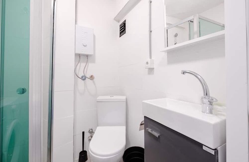 Bakırkoy Apartment | Studio with a Sea View Balcony in Bakirkoy