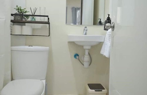 Dumaguete House | Hyacinth by Elle's Place near Dumaguete Airport (2BR with Kitchen)