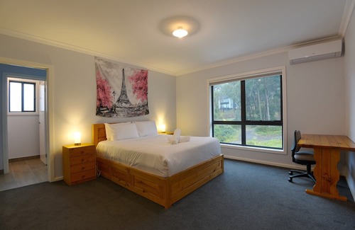 Mount Helen House | Spacious Family Escape close to Federation Uni & Buninyong