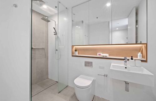 Strathfield Apartment | Ashfield 2Br steps to Shopping & Train Station