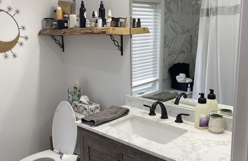 Port Stanley House | Lovely Lakehouse in Port Stanley. Enjoy lake views and 10min walk to the beach!