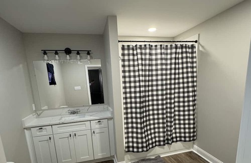 Westlake House | Modern 3 bed 2 bath