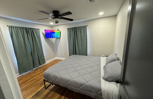 Westlake House | Modern 3 bed 2 bath