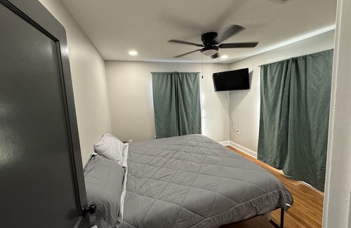 Westlake House | Modern 3 bed 2 bath