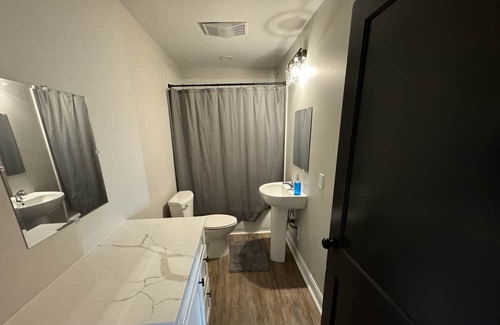 Westlake House | Modern 3 bed 2 bath