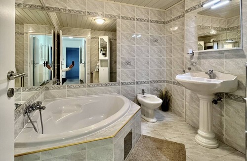 Wittau Apartment | Traum Apartment mit Pool + Balkon