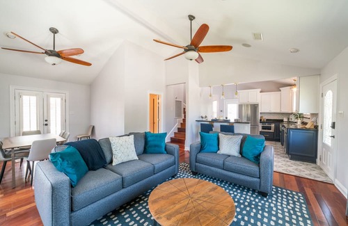 Chalmette House | 2 Story Cottage w/ heated pool and jacuzzi+bonfire