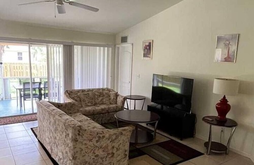 Sunshine Apartment | 4 Bedroom 766721 by Houzlet