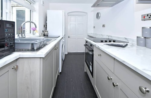 Forsbrook House | Edensor House by YourStays, a colourful restful retreat!