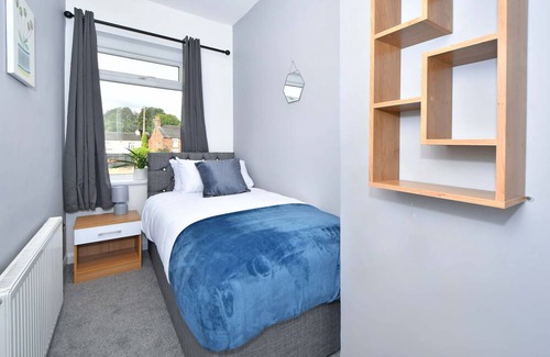 Forsbrook House | Edensor House by YourStays, a colourful restful retreat!