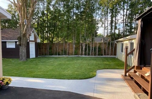 London House | Room in London, ON