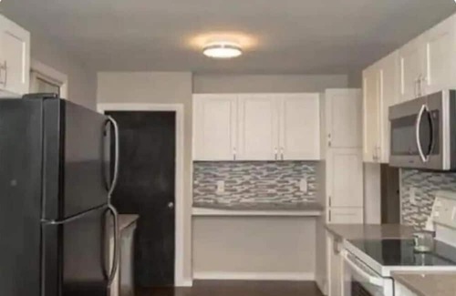 London House | Room in London, ON