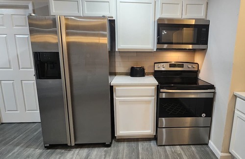 Orange House | Remodeled 4-bedroom 3 full bath 3 min. Walmart, restaurants, chem. / refineries.