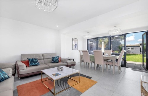 Emerson Park House | Wych Elm Road by MT Property