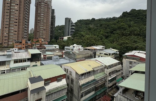 Xinyi Apartment | Taipei 101 Xiangshan Mountain Getaway 5mins biking MTR & Taipei 101