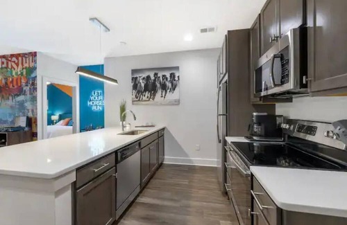 Nashville Apartment | Balcony w/city view, stylish DT condo, fire pit