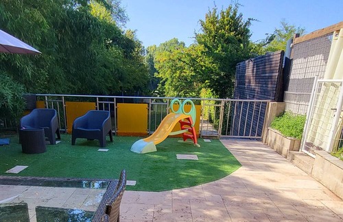 Aiguillon House | Vacation Home "Gîte Au Bord Du Lot" with Private Terrace, Private Garden & Wi-Fi