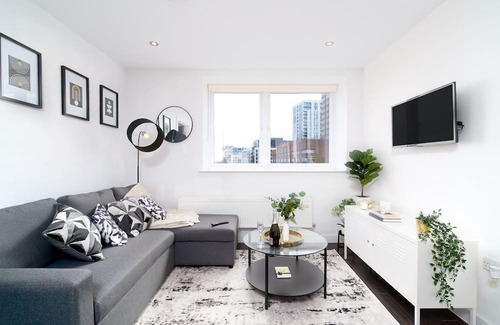 Sutton West Apartment | Sutton Cityscape, WIFI, Netflix, For Business & Re-Locators