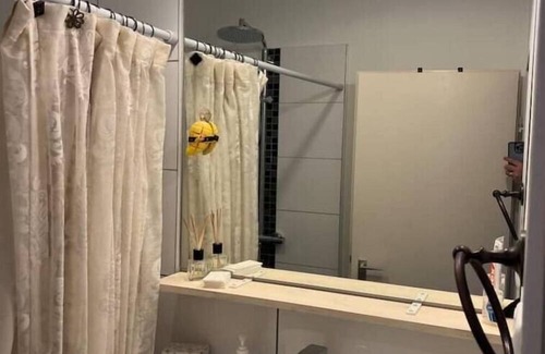 Gerresheim Apartment | Bright 2-room apartment (2-4 per.) in a quiet part of town with balcony.