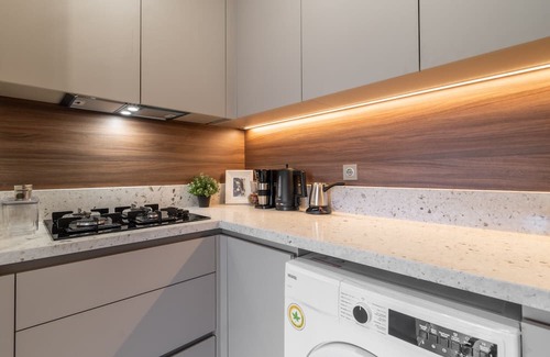 Lara Apartment | Central Studio w Balcony 10 min to Lara Beach