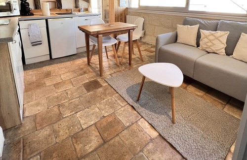 Chinon Apartment | La Tour de L'horloge, Appartement Typique de la Ville, vue sur le Château