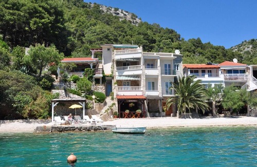 Bogomolje Apartment | Apartment Hidden gem - beachfront: SA2 Zorica (2+1) - Bogomolje, Island Hvar, Croatia