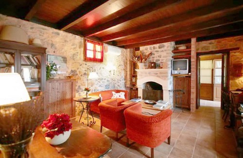 Anatoli House | Homerez - House 12 km away from the beach for 10 ppl. with jacuzzi at Anatoli