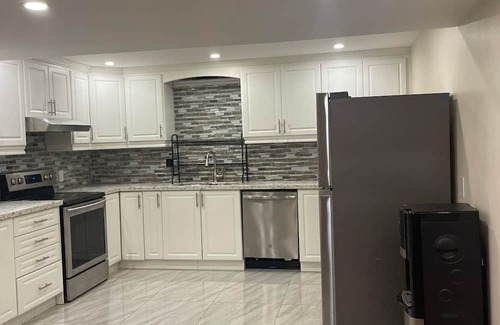 Churchill Meadows Apartment | Brand New Luxury Haven: Spacious 1BR Basement Gem with Modern Elegance Galore!