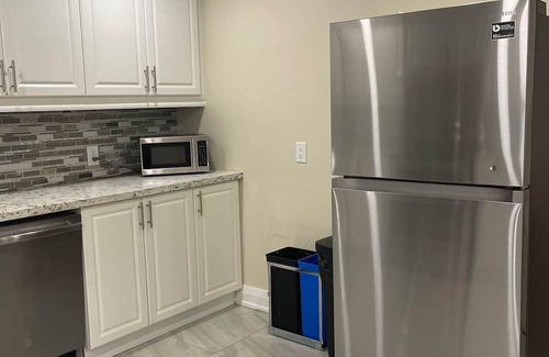 Churchill Meadows Apartment | Brand New Luxury Haven: Spacious 1BR Basement Gem with Modern Elegance Galore!