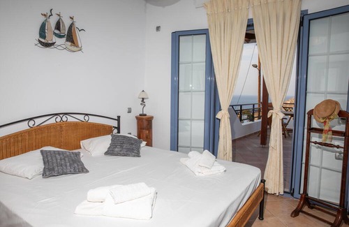 Leros House | Blue Heaven. Enjoy Sun and Magnificent View in a Peaceful Garden.