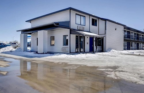 Rock Springs House | 4 Convenient Units! Short Drive to White Mountain Golf Course, Free Parking