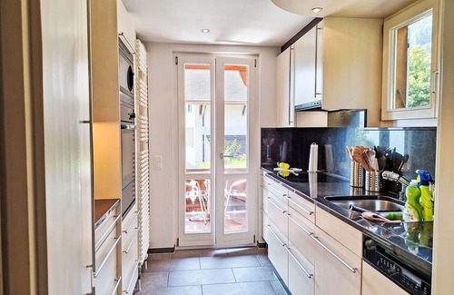 Niederried bei Interlaken House | Nice apartment in villa for 4 guests with WIFI, TV, balcony and panoramic view