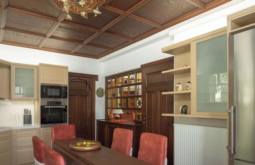 Pigianos Kampos Villa | Newly Renovated Villa with Private Pool & BBQ, close to the Beach