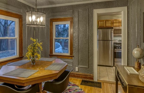 Miller Beach Cabin | Charming Cozy Cabin with Hot-tub in Gary, Indiana