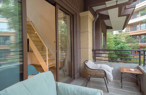 Emeishan House | Heinemann Hotel loft suite with two king beds B306— with a jacuzzi and a local