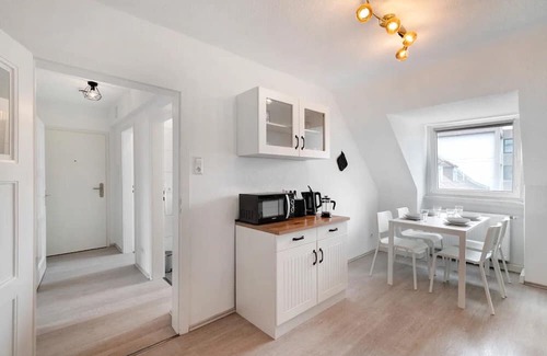 Pforzheim House | Entire 'Hallerstraße' Unit with 4 Apartments, Balcony and Wi-Fi