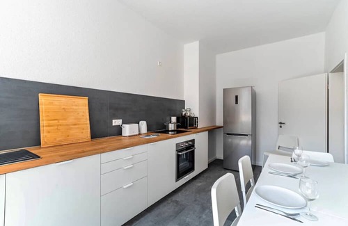 Pforzheim House | Entire 'Hallerstraße' Unit with 4 Apartments, Balcony and Wi-Fi