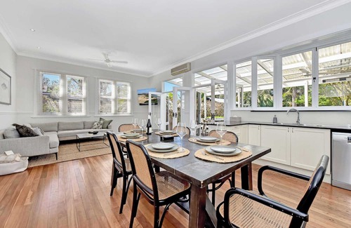 Merewether House | "Tosca" Elegant Merewether Beach House with Pool