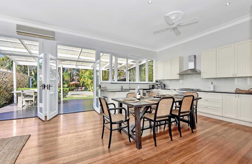 Merewether House | "Tosca" Elegant Merewether Beach House with Pool