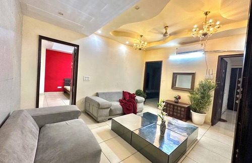 Gurugram House | 3 BHK entire floor on main road Gurgaon