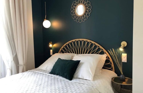 L'Europe Hotel | Luxurios Designer Decorated 1 Bedroom Suite walk to Champs-Elysées (Sleeps 3)