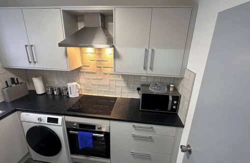 Dagenham Apartment | Apartment - Sleeps 4 - City Base - District Line