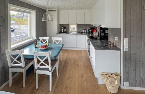 Arendal House | 4 bedroom lovely home in Færvik