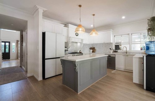 Nerang House | Elegant Family Home with Pool & Wildlife