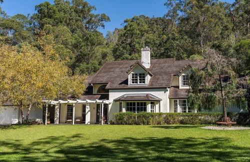 Nerang House | Elegant Family Home with Pool & Wildlife