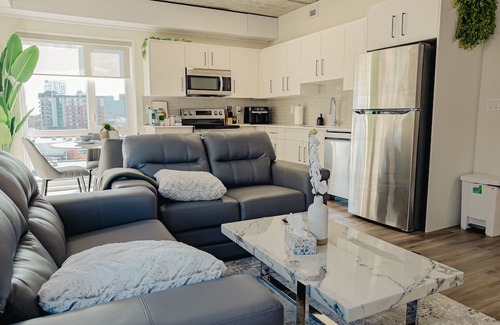 North Central Edmonton Apartment | Downtown 2BR Rogers w/parking/Gym/Patio/Ac